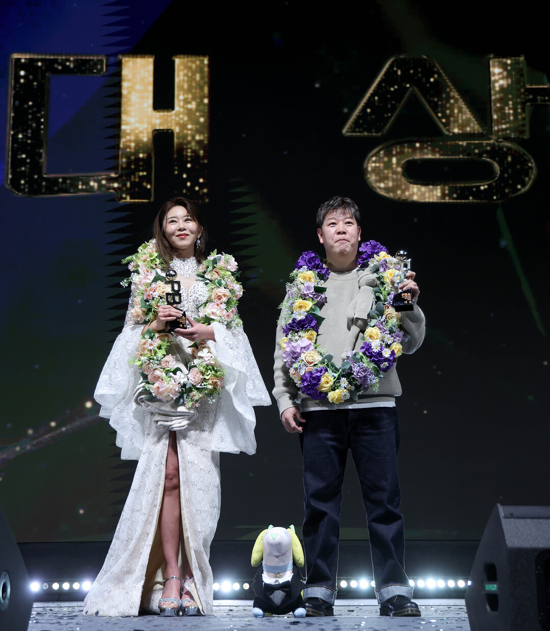 <b>강동궁</b>-<b>김가영</b>.‘<b>PBA</b> 골든큐 <b>어워즈</b> 2025’서 대상 영예 수상